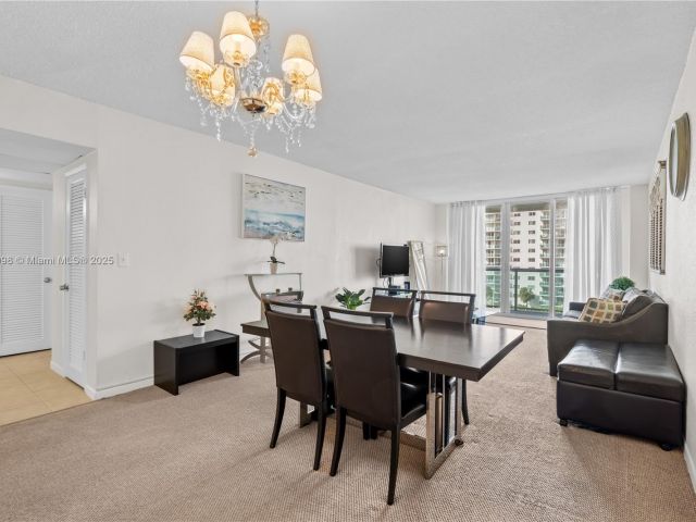 1-bedroom condo for sale in Sunny Isles Beach - 19370 Collins Ave 614 - MondialRealty