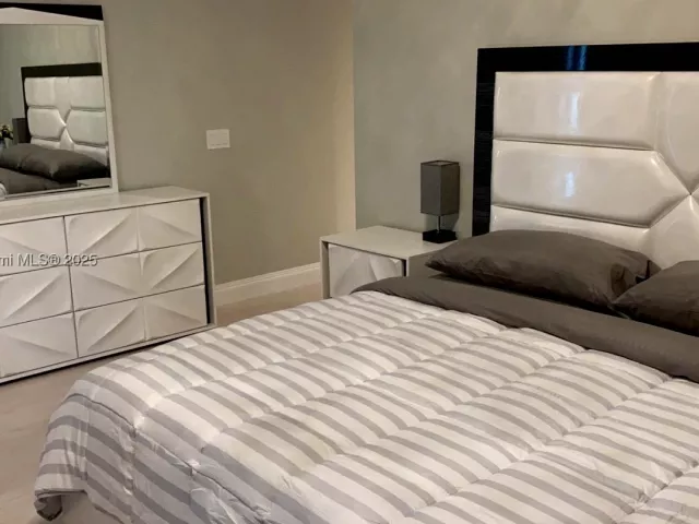 2-bedroom condo for sale in Sunny Isles Beach - 18975 SE Collins Ave 3405 - MondialRealty