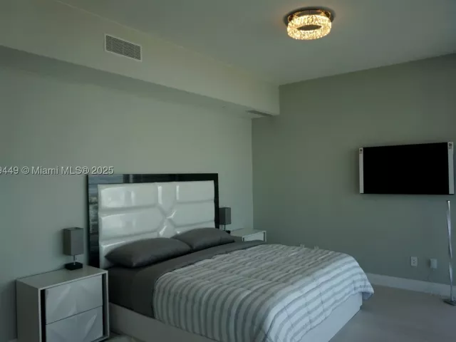 2-bedroom condo for sale in Sunny Isles Beach - 18975 SE Collins Ave 3405 - MondialRealty