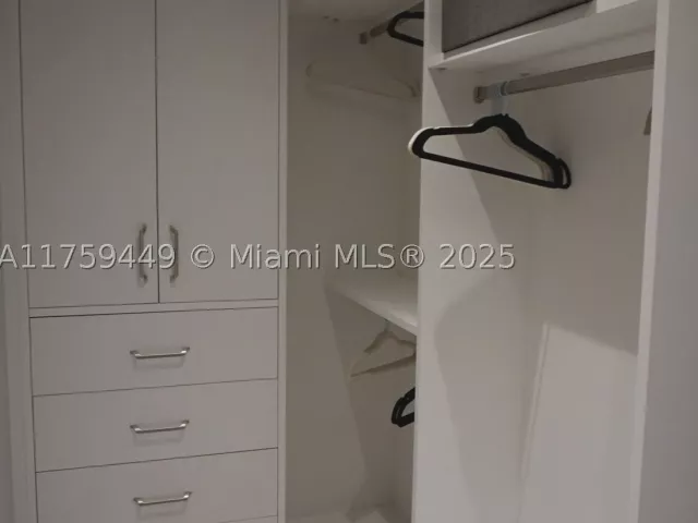 2-bedroom condo for sale in Sunny Isles Beach - 18975 SE Collins Ave 3405 - MondialRealty
