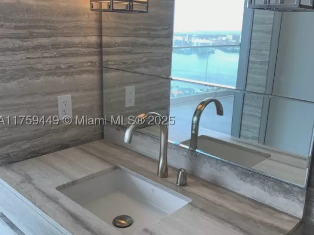 2-bedroom condo for sale in Sunny Isles Beach - 18975 SE Collins Ave 3405 - MondialRealty