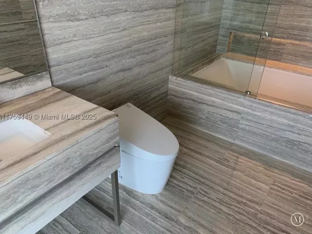 2-bedroom condo for sale in Sunny Isles Beach - 18975 SE Collins Ave 3405 - MondialRealty