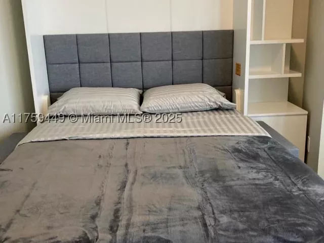2-bedroom condo for sale in Sunny Isles Beach - 18975 SE Collins Ave 3405 - MondialRealty
