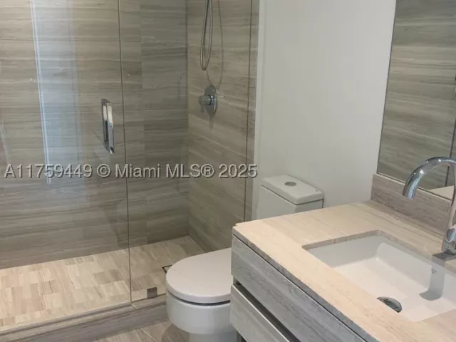 2-bedroom condo for sale in Sunny Isles Beach - 18975 SE Collins Ave 3405 - MondialRealty