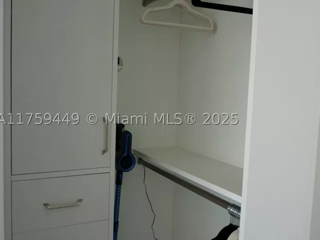 2-bedroom condo for sale in Sunny Isles Beach - 18975 SE Collins Ave 3405 - MondialRealty