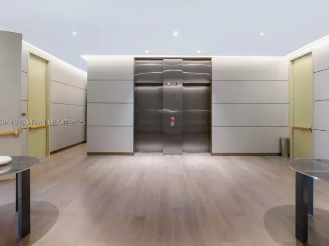 2-bedroom condo for sale in Sunny Isles Beach - 18975 SE Collins Ave 3405 - MondialRealty