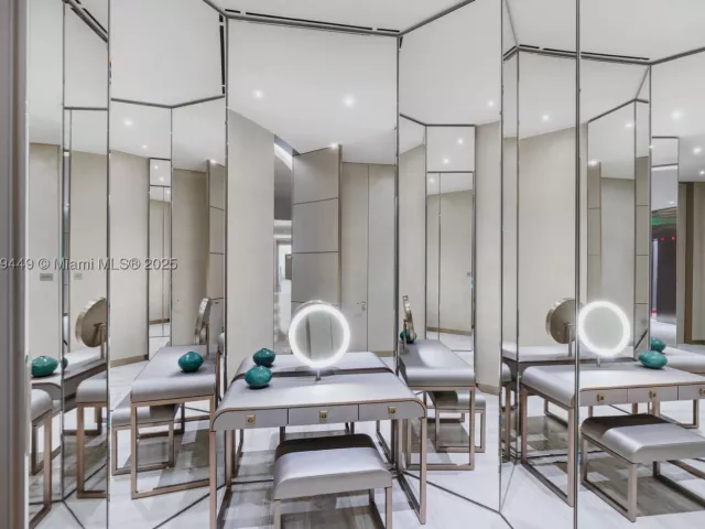 2-bedroom condo for sale in Sunny Isles Beach - 18975 SE Collins Ave 3405 - MondialRealty