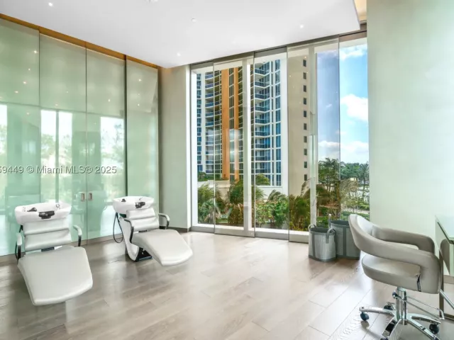 2-bedroom condo for sale in Sunny Isles Beach - 18975 SE Collins Ave 3405 - MondialRealty