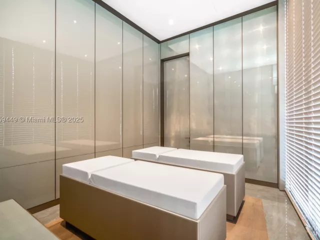 2-bedroom condo for sale in Sunny Isles Beach - 18975 SE Collins Ave 3405 - MondialRealty