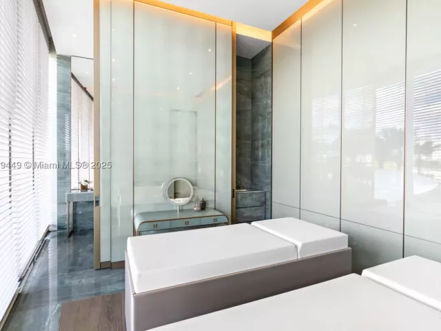 2-bedroom condo for sale in Sunny Isles Beach - 18975 SE Collins Ave 3405 - MondialRealty