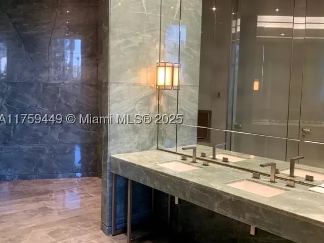 2-bedroom condo for sale in Sunny Isles Beach - 18975 SE Collins Ave 3405 - MondialRealty