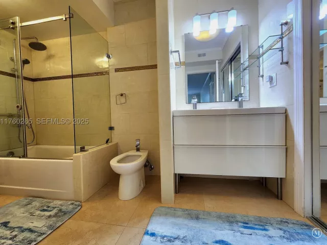 2-bedroom condo for rent in Hollywood - 3725 S Ocean Dr 1008 - MondialRealty