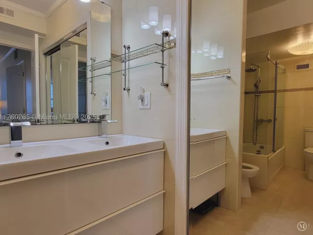 2-bedroom condo for rent in Hollywood - 3725 S Ocean Dr 1008 - MondialRealty