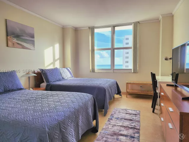 2-bedroom condo for rent in Hollywood - 3725 S Ocean Dr 1008 - MondialRealty