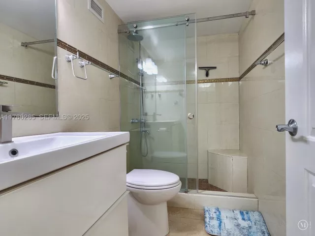 2-bedroom condo for rent in Hollywood - 3725 S Ocean Dr 1008 - MondialRealty