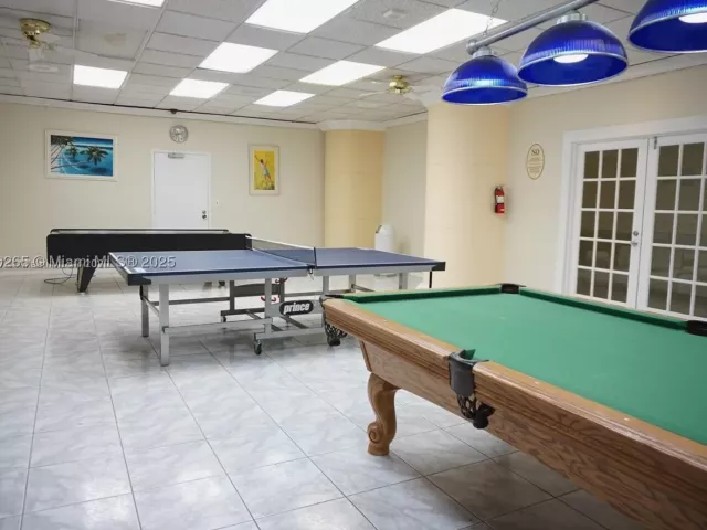 2-bedroom condo for rent in Hollywood - 3725 S Ocean Dr 1008 - MondialRealty