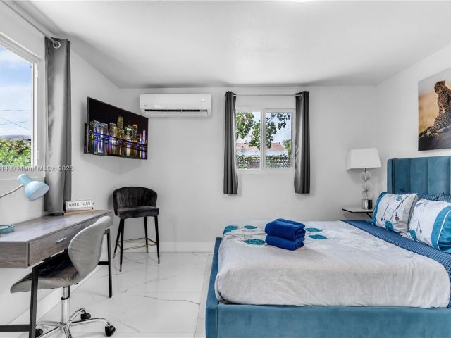 Home for sale at 231 NW 44th St - photo 5992915