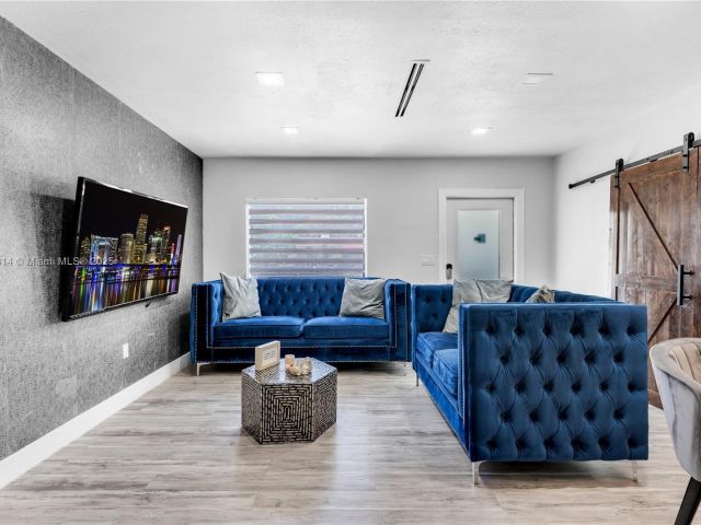 Home for sale at 231 NW 44th St - photo 5992927