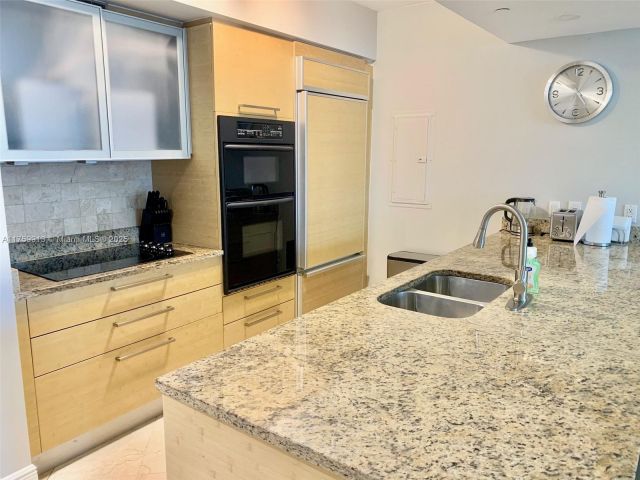 Apartment for rent  Unit #1503 - photo 5672545