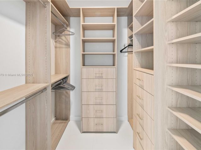 Apartment for sale  Unit #4203 - photo 5639539