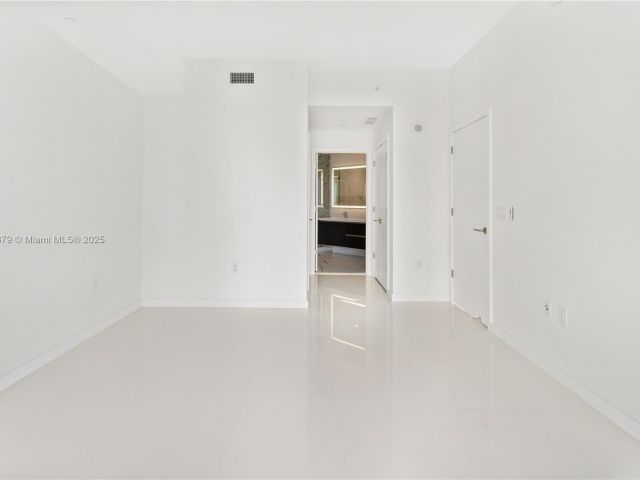 Apartment for sale  Unit #4203 - photo 5639540