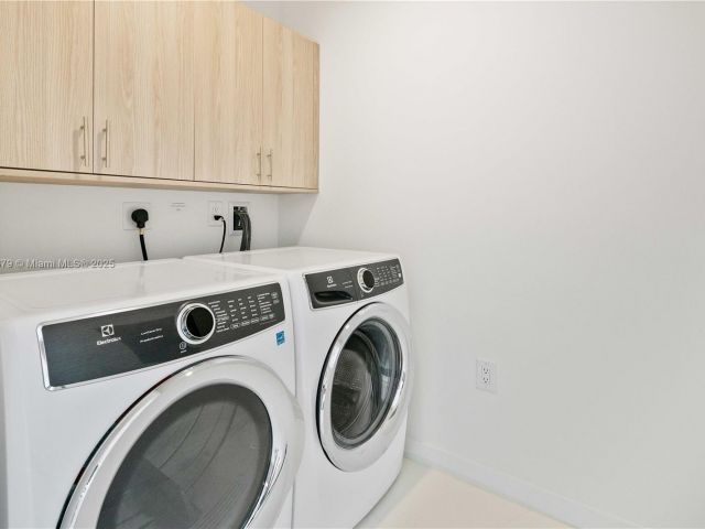 Apartment for sale  Unit #4203 - photo 5639542