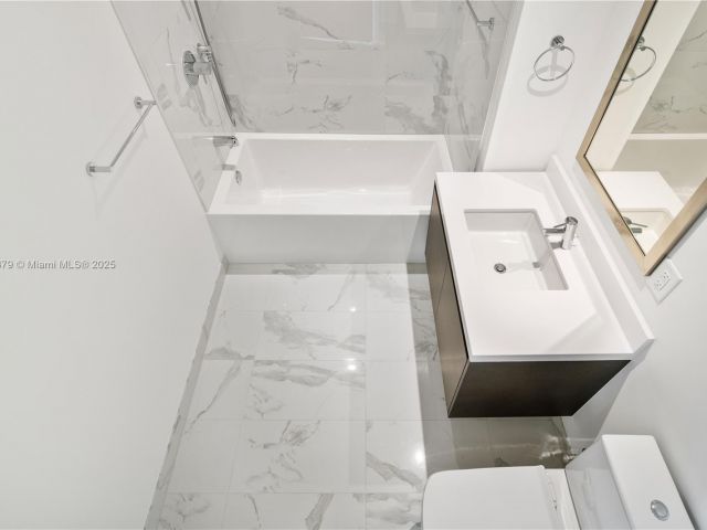 Apartment for sale  Unit #4203 - photo 5639543