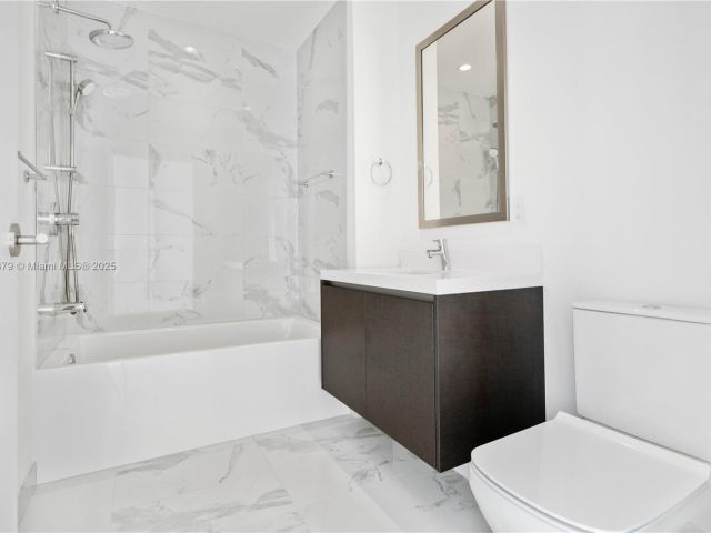 Apartment for sale  Unit #4203 - photo 5639545