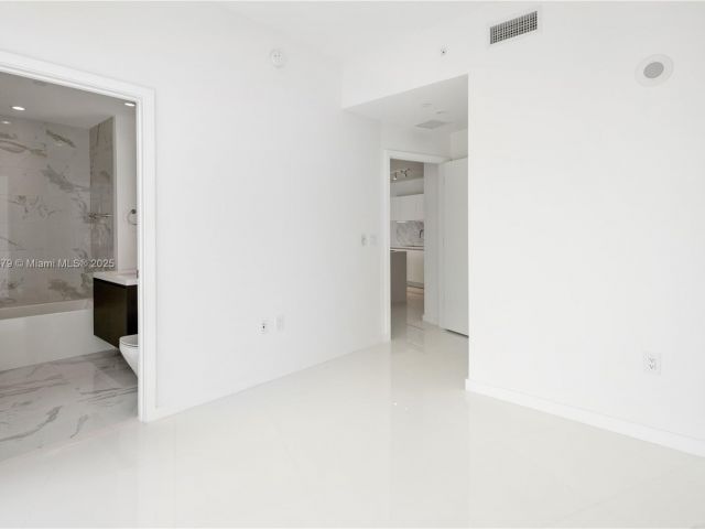 Apartment for sale  Unit #4203 - photo 5639546