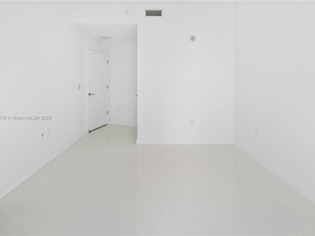 Apartment for sale  Unit #4203 - photo 5639547