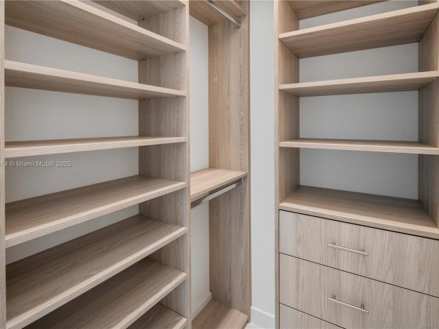 Apartment for sale  Unit #4203 - photo 5639549