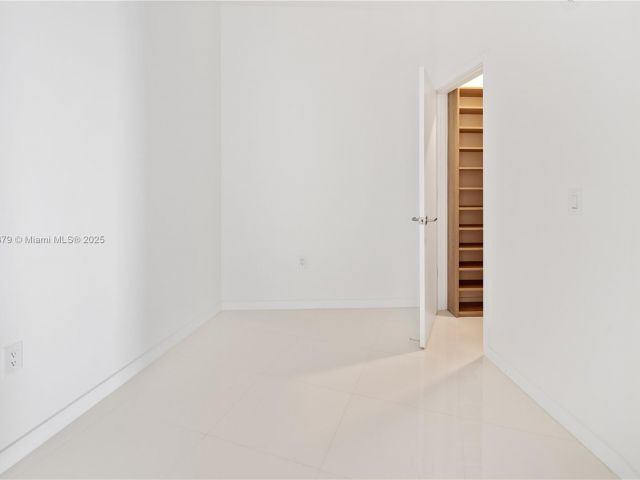 Apartment for sale  Unit #4203 - photo 5639550