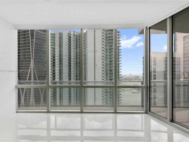 Apartment for sale  Unit #4203 - photo 5639551