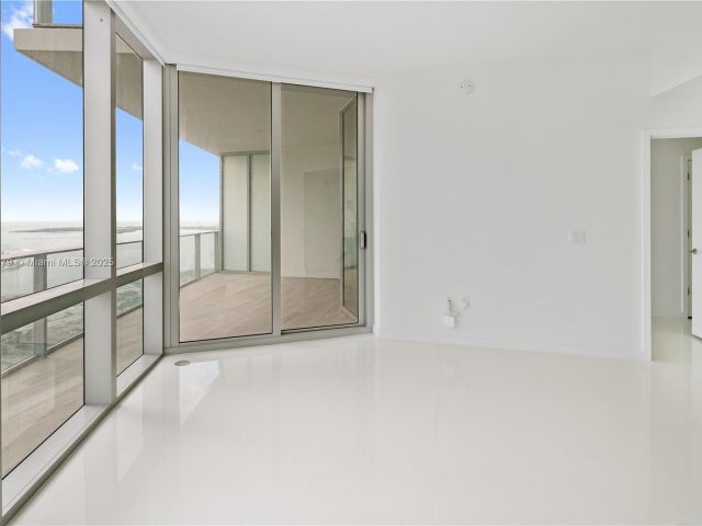 Apartment for sale  Unit #4203 - photo 5639552