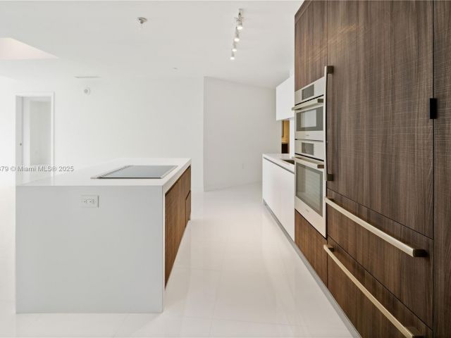 Apartment for sale  Unit #4203 - photo 5639554