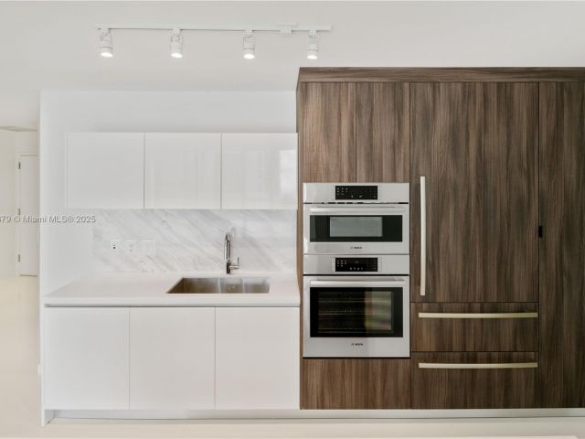 Apartment for sale  Unit #4203 - photo 5639555