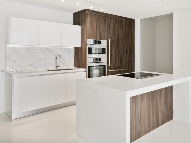 Apartment for sale  Unit #4203 - photo 5639556