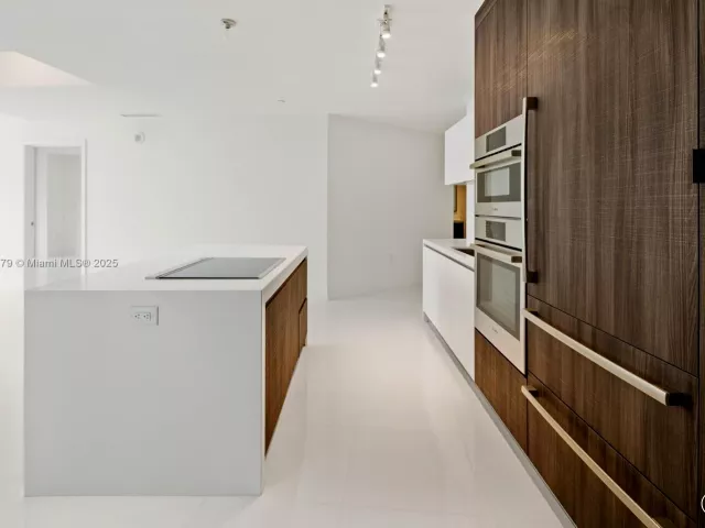 2-bedroom condo for sale in Miami - 851 NE 1st Ave 4203 - MondialRealty