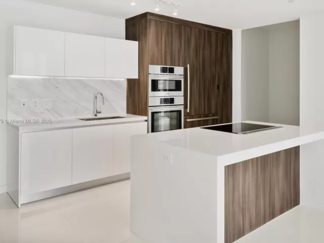 2-bedroom condo for sale in Miami - 851 NE 1st Ave 4203 - MondialRealty