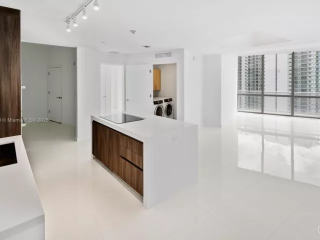 2-bedroom condo for sale in Miami - 851 NE 1st Ave 4203 - MondialRealty