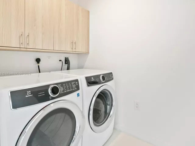 2-bedroom condo for sale in Miami - 851 NE 1st Ave 4203 - MondialRealty