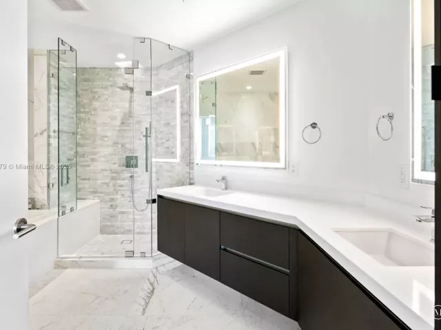 2-bedroom condo for sale in Miami - 851 NE 1st Ave 4203 - MondialRealty