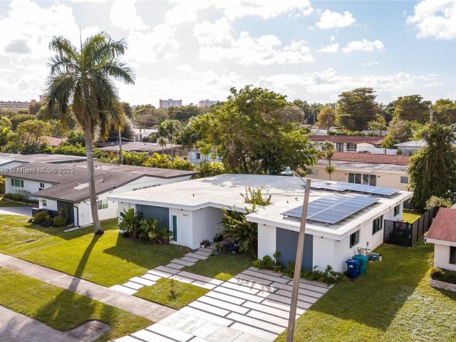 Home for sale at 19600 NE 19th Ave - photo 5885598