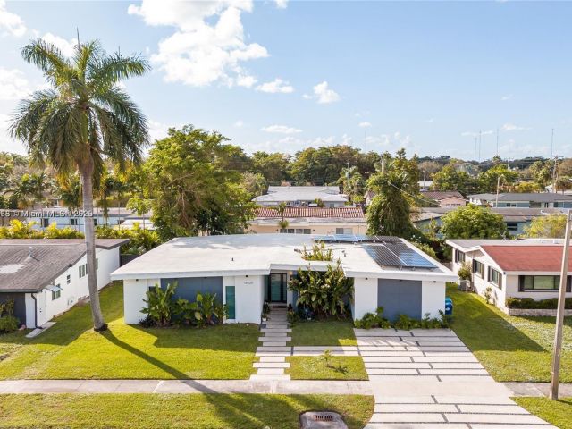 Home for sale at 19600 NE 19th Ave - photo 5885613