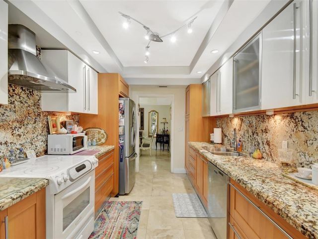 Apartment for sale  Unit #410 - photo 5640694