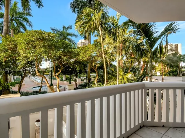 2-bedroom condo for sale in Aventura - 2000 ISLAND Blvd 410 - MondialRealty