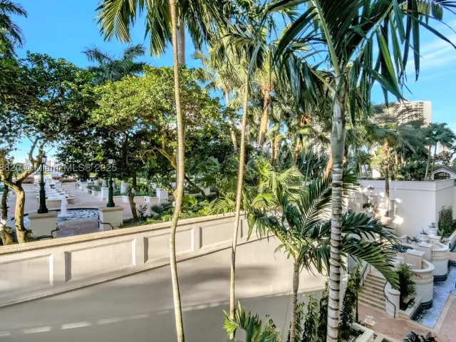 2-bedroom condo for sale in Aventura - 2000 ISLAND Blvd 410 - MondialRealty