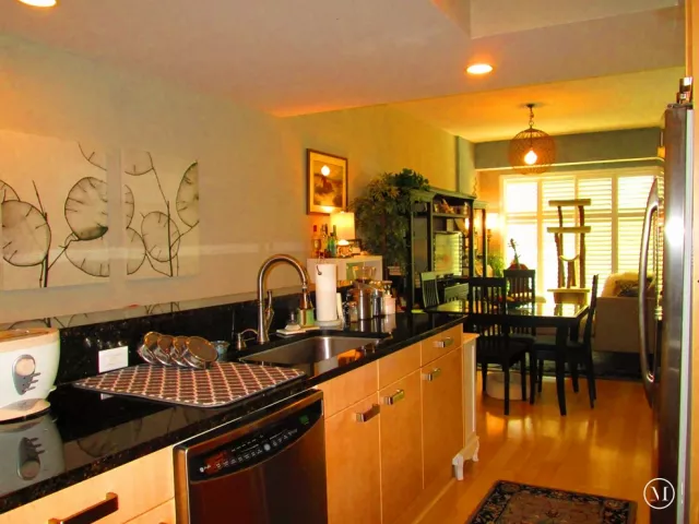 2-bedroom condo for sale in Aventura - 2000 ISLAND Blvd 410 - MondialRealty