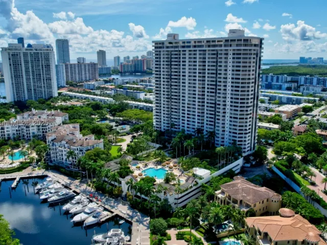 2-bedroom condo for sale in Aventura - 2000 ISLAND Blvd 410 - MondialRealty