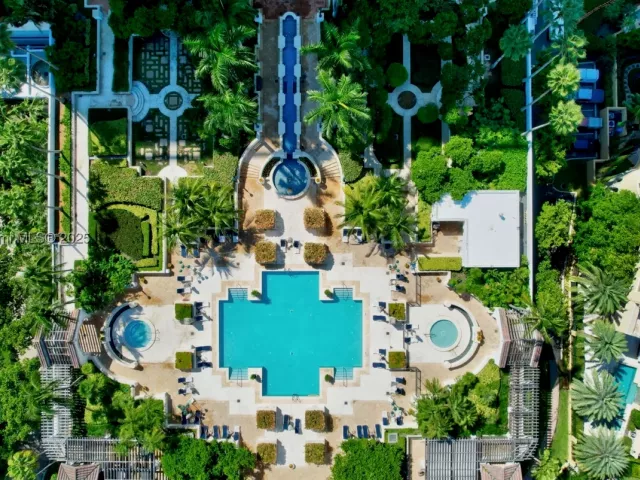 2-bedroom condo for sale in Aventura - 2000 ISLAND Blvd 410 - MondialRealty